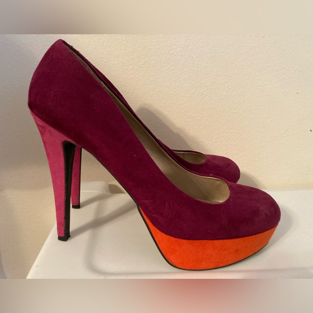 Pre-owned Guess suede heels